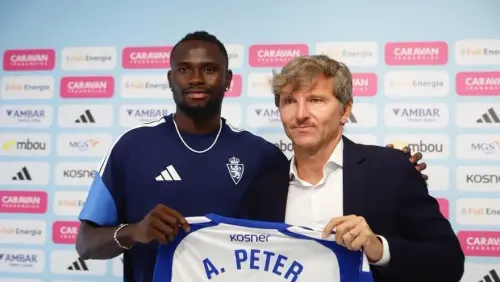 Peter Ademo, ilusionado en su presentación con el Real Zaragoza