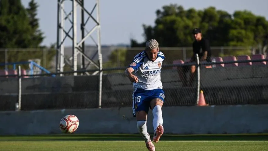 El golpe de Escudero, jugador del Real Zaragoza, en la rodilla parece solo una contusión