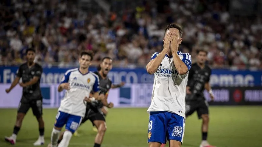 El Real Zaragoza acusa su falta de puntería con cincuenta tiros