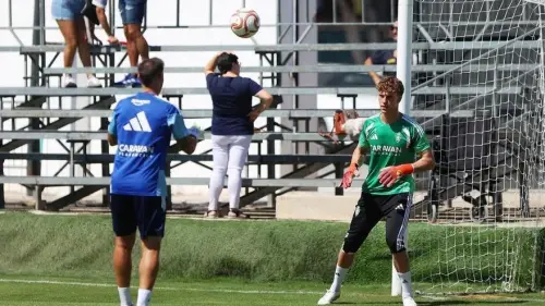 La falta de fondo de armario en la defensa del Real Zaragoza