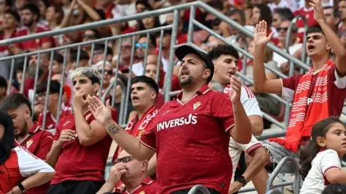 Ambiente de gala en Murcia: más de 21.000 espectadores ante los blanquillos